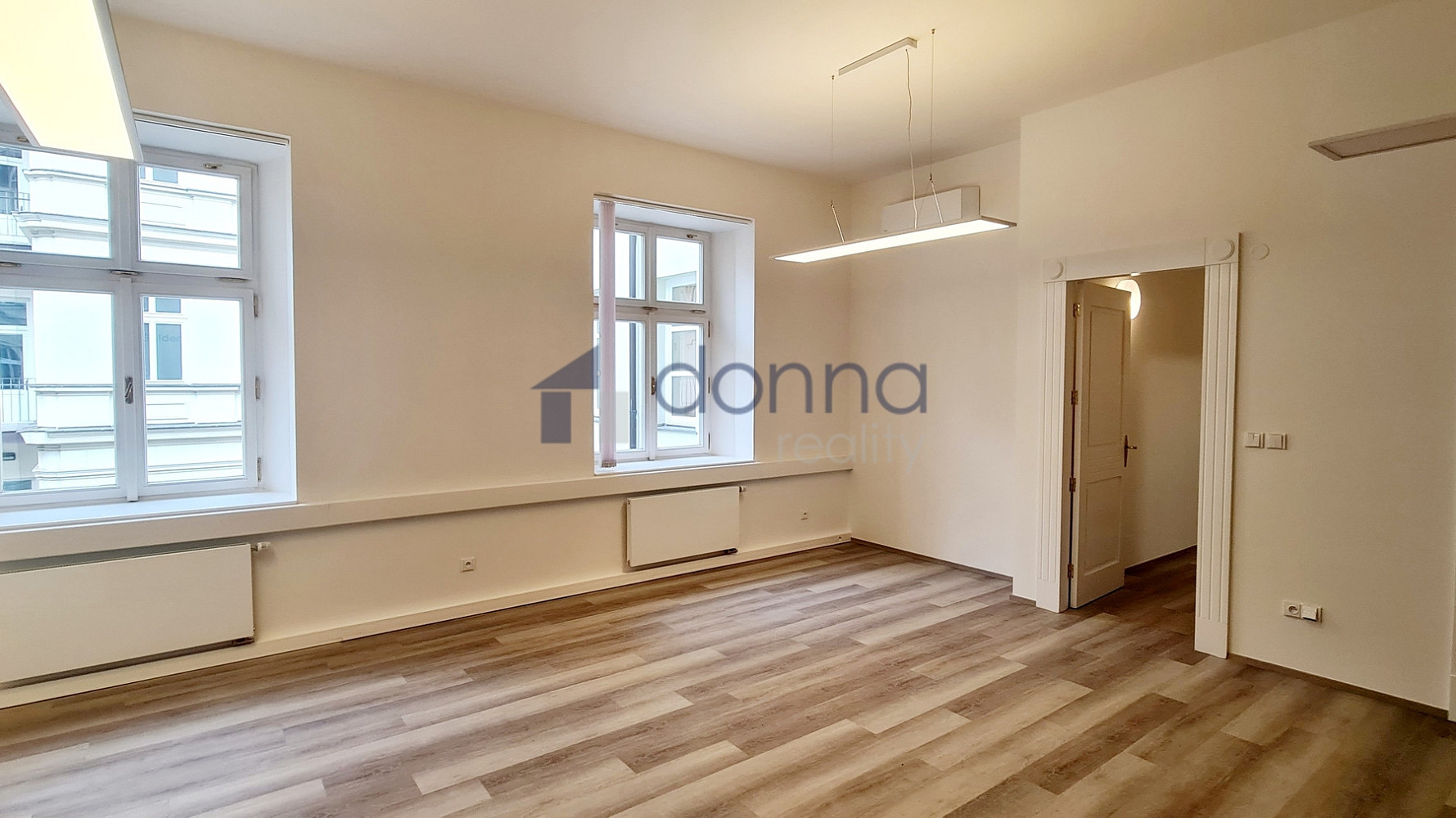 Pronájem kanceláře 156 m² – fotografie 2