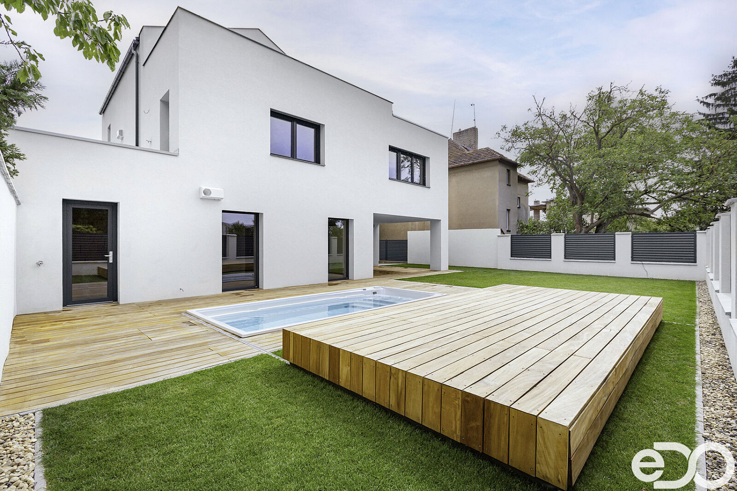 Prodej domu 375 m² s pozemkem 485 m² – fotografie 2