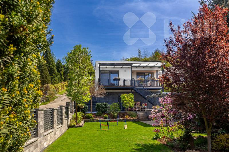 Prodej domu 227 m² s pozemkem 731 m²