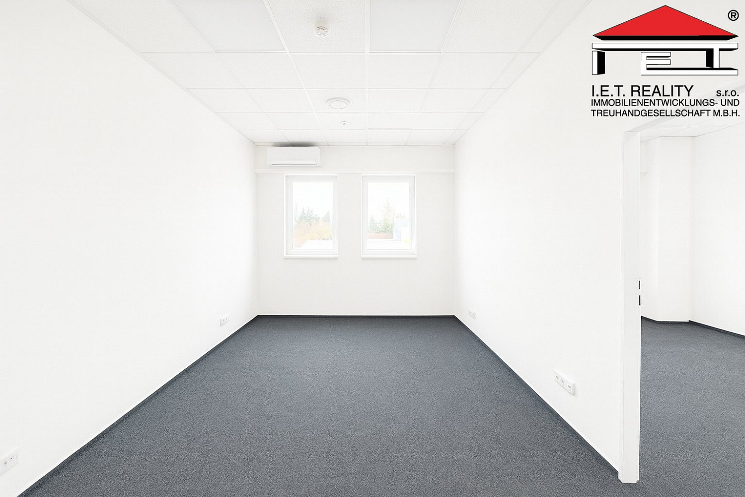 Pronájem kanceláře 191 m² — photo 2