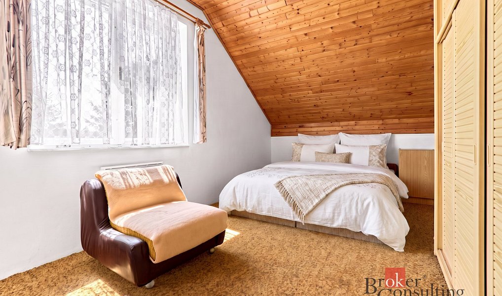 Prodej domu 335 m² s pozemkem 980 m², Skalná – náhled fotky 15
