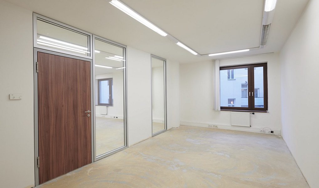 Pronájem kanceláře 186 m², Praha – náhled fotky 7