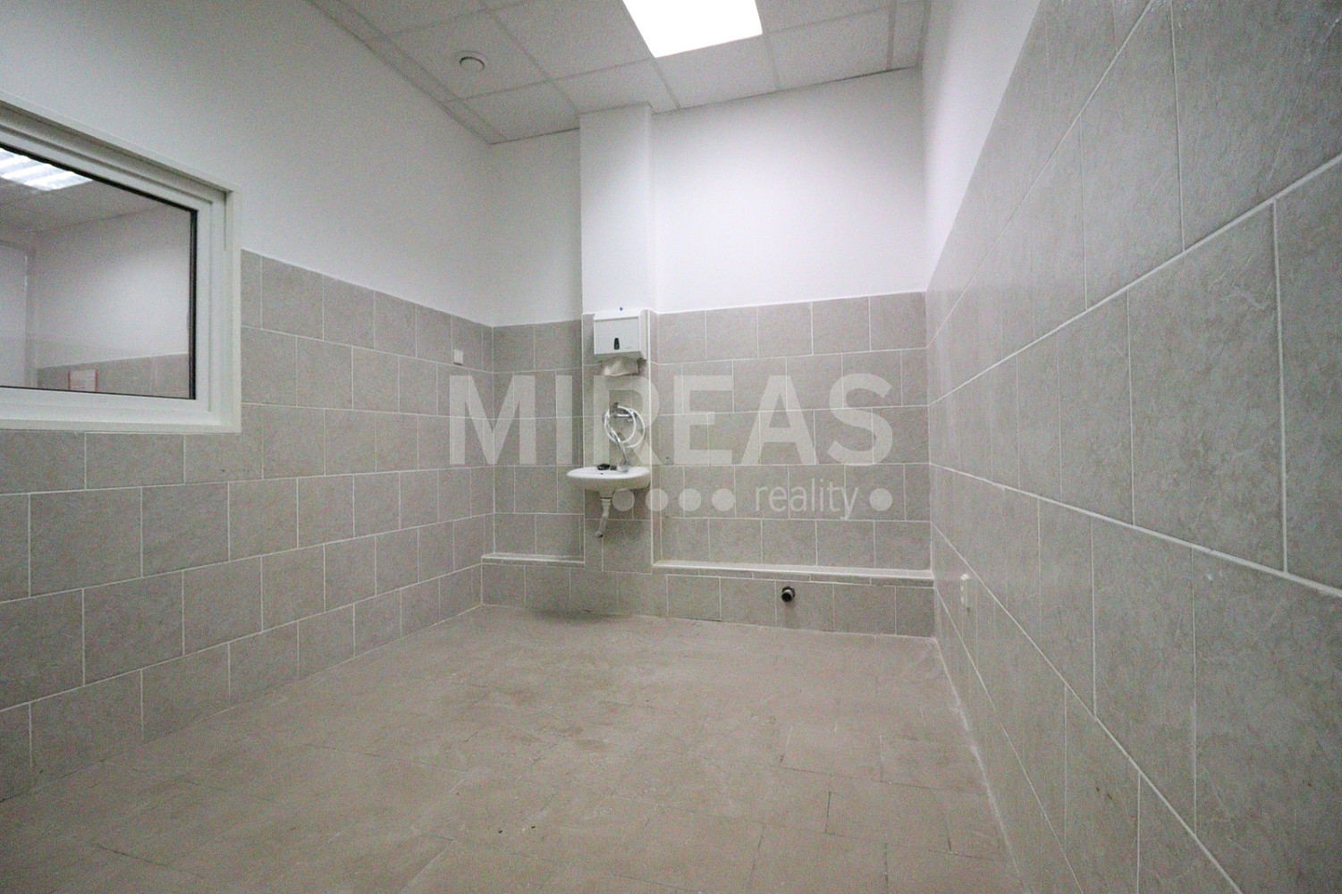 Pronájem obchodních prostor 47 m² — photo 3