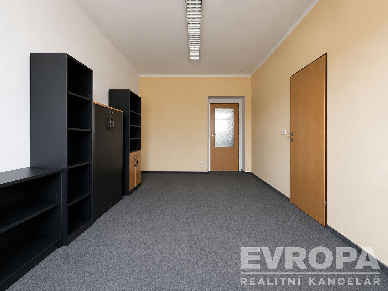 Pronájem kanceláře 67 m² – fotografie 4