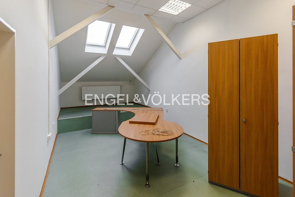 Pronájem kanceláře 212 m² – fotografie 3