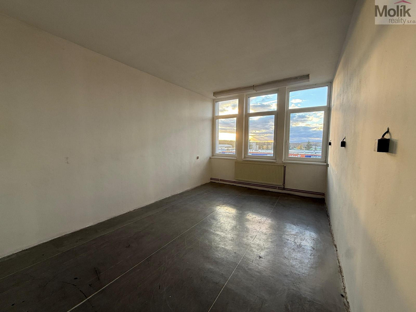 Pronájem kanceláře 154 m² – fotografie 2