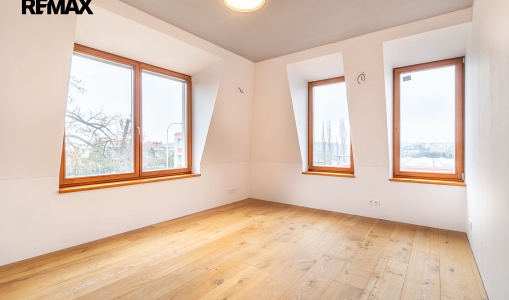 Pronájem bytu 5+kk 136 m², Praha – náhled fotky 8