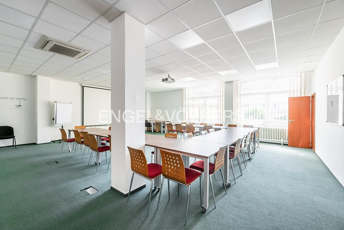 Pronájem kanceláře 180 m² – fotografie 3