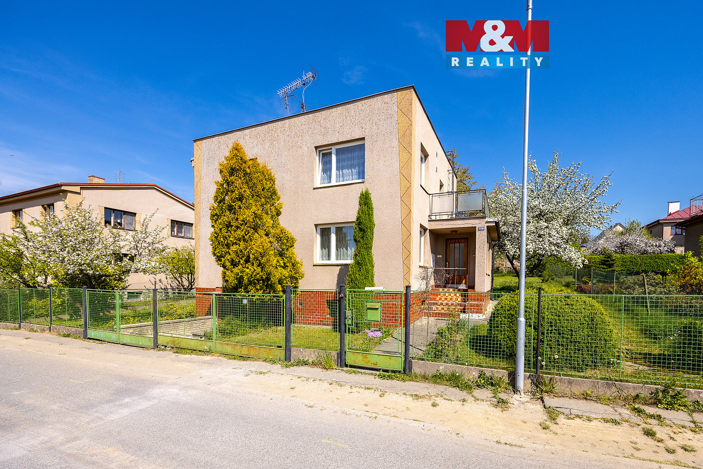 Prodej domu 200 m² s pozemkem 800 m²