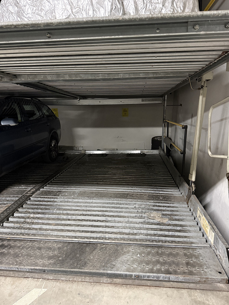 Pronájem garážového parkovacího stání - na žertvách 2230, praha 8