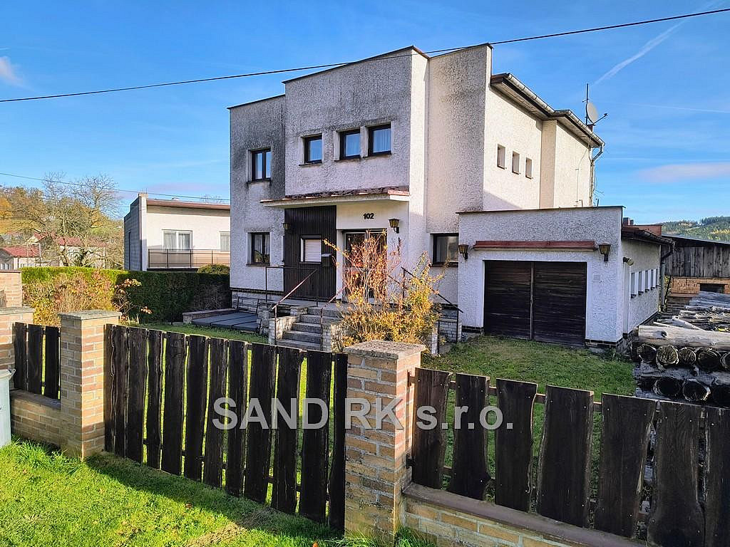Prodej domu 242 m² s pozemkem 596 m²