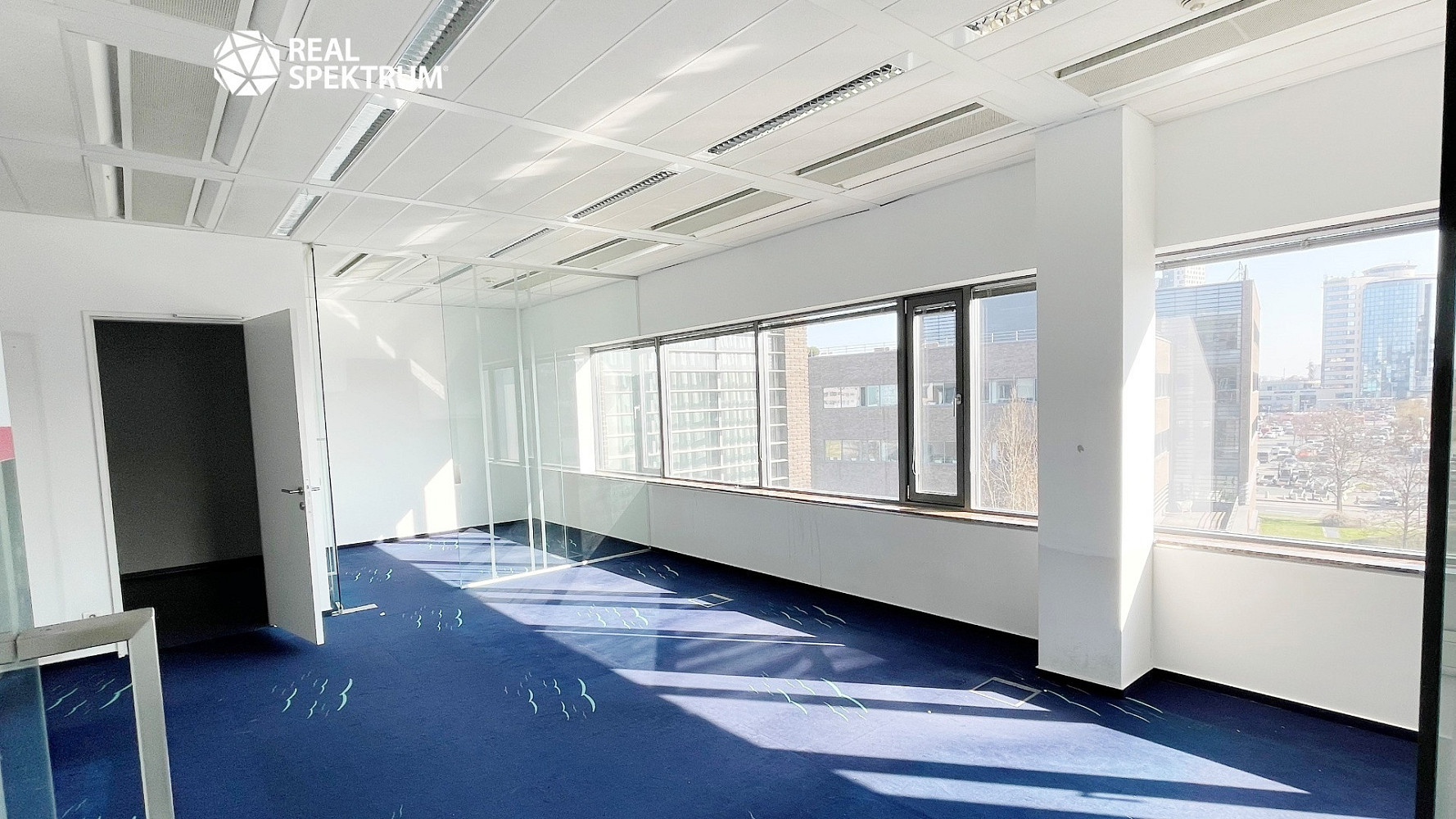 Pronájem kancelářských prostor 409 m² - 8. NP, ulice Holandská, Brno – pohled 2