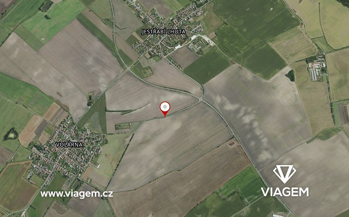 Prodej pole 2 443 m²