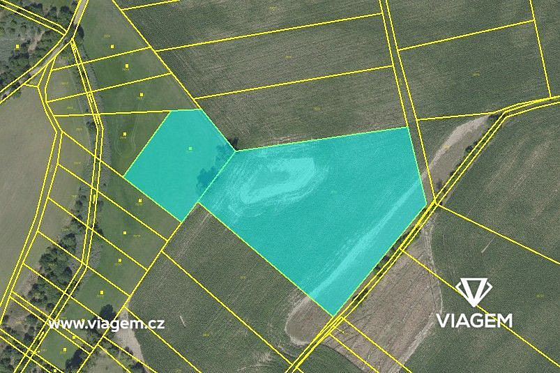 Prodej pole 1 695 m²