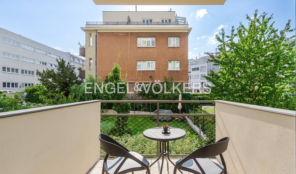 Pronájem bytu 2+kk 65 m², Praha – náhled fotky 3
