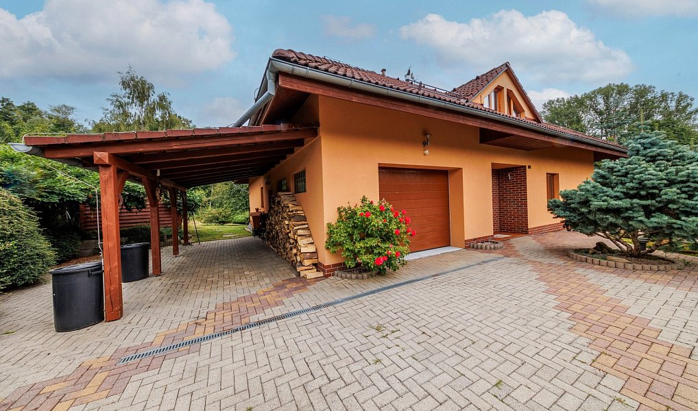 Prodej domu 310 m² s pozemkem 4 643 m², Okrouhlá – náhled fotky 2