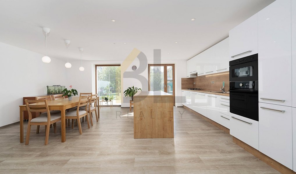 Prodej domu 160 m² s pozemkem 336 m², Hodonín – náhled fotky 2