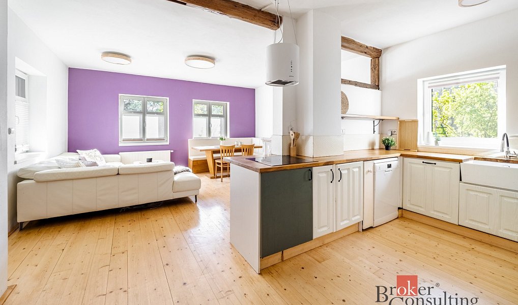 Prodej domu 207 m² s pozemkem 1 124 m², Babice – náhled fotky 3
