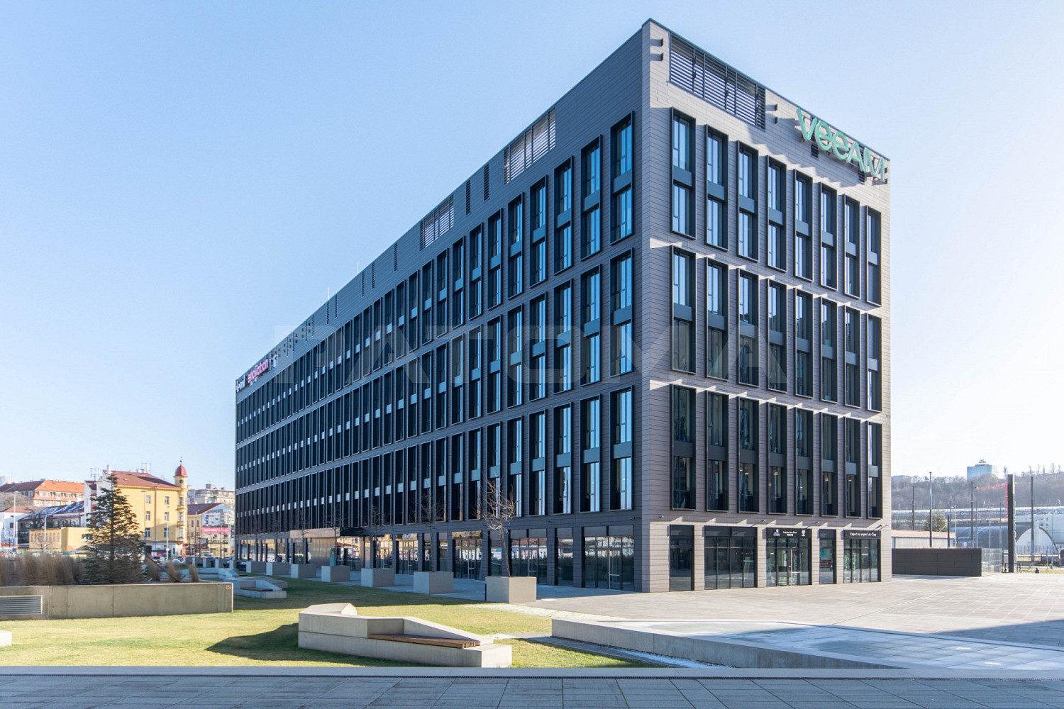 Pronájem kanceláře 337 m²