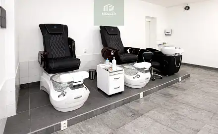 Pronájem komerčních prostor kadeřnictví &amp nehtové studio, náměstí T. G. Masaryka, Plzeň - Jižní Předměstí