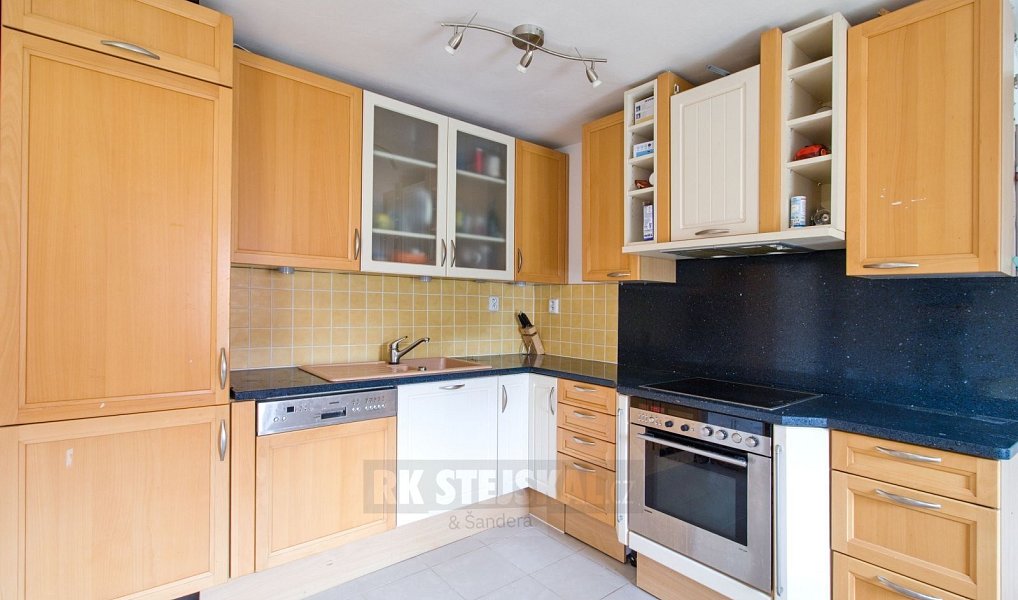 Prodej nájemního domu, činžáku 410 m², Moldava – náhled fotky 3