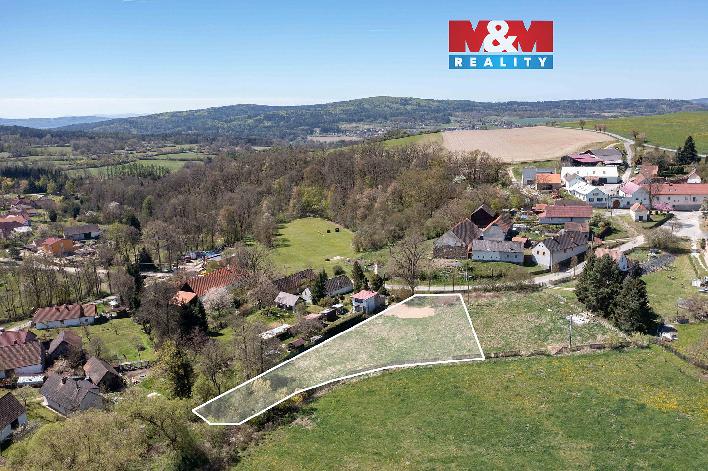 Prodej stavebního pozemku 2 296 m²