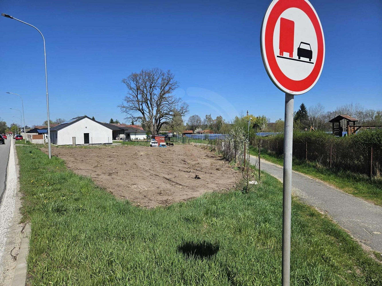 Prodej stavebního pozemku 836 m² – fotografie 2