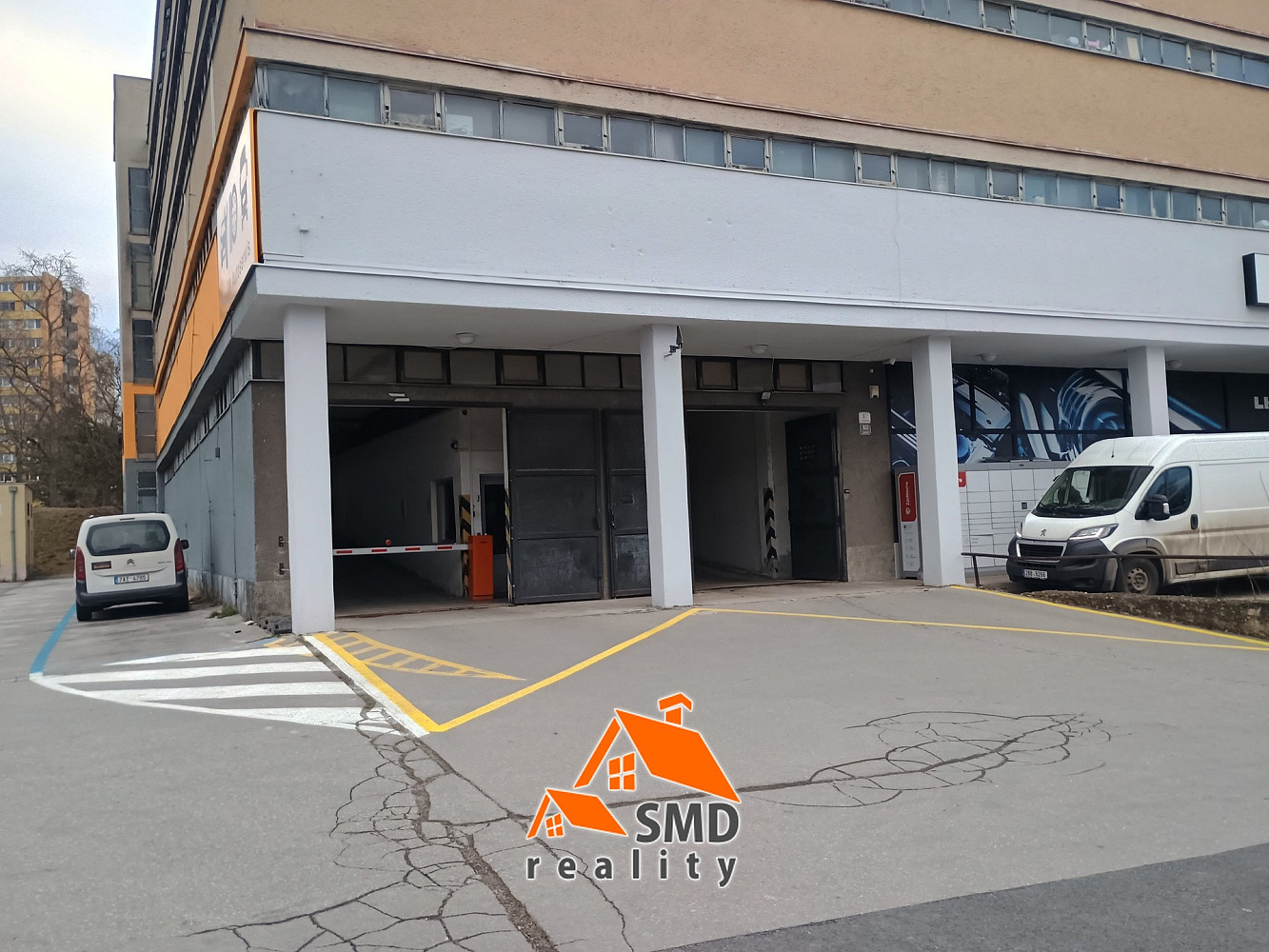 Pronájem garážového stání 12,5 m2, brno - lesná — photo 4