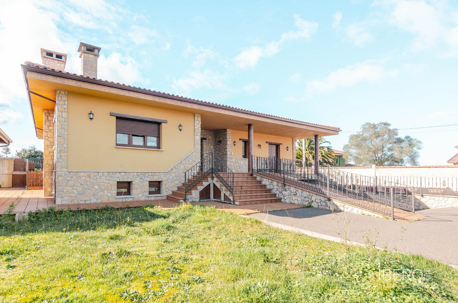 Prodej domu 2 348 m² s pozemkem 2 000 m²
