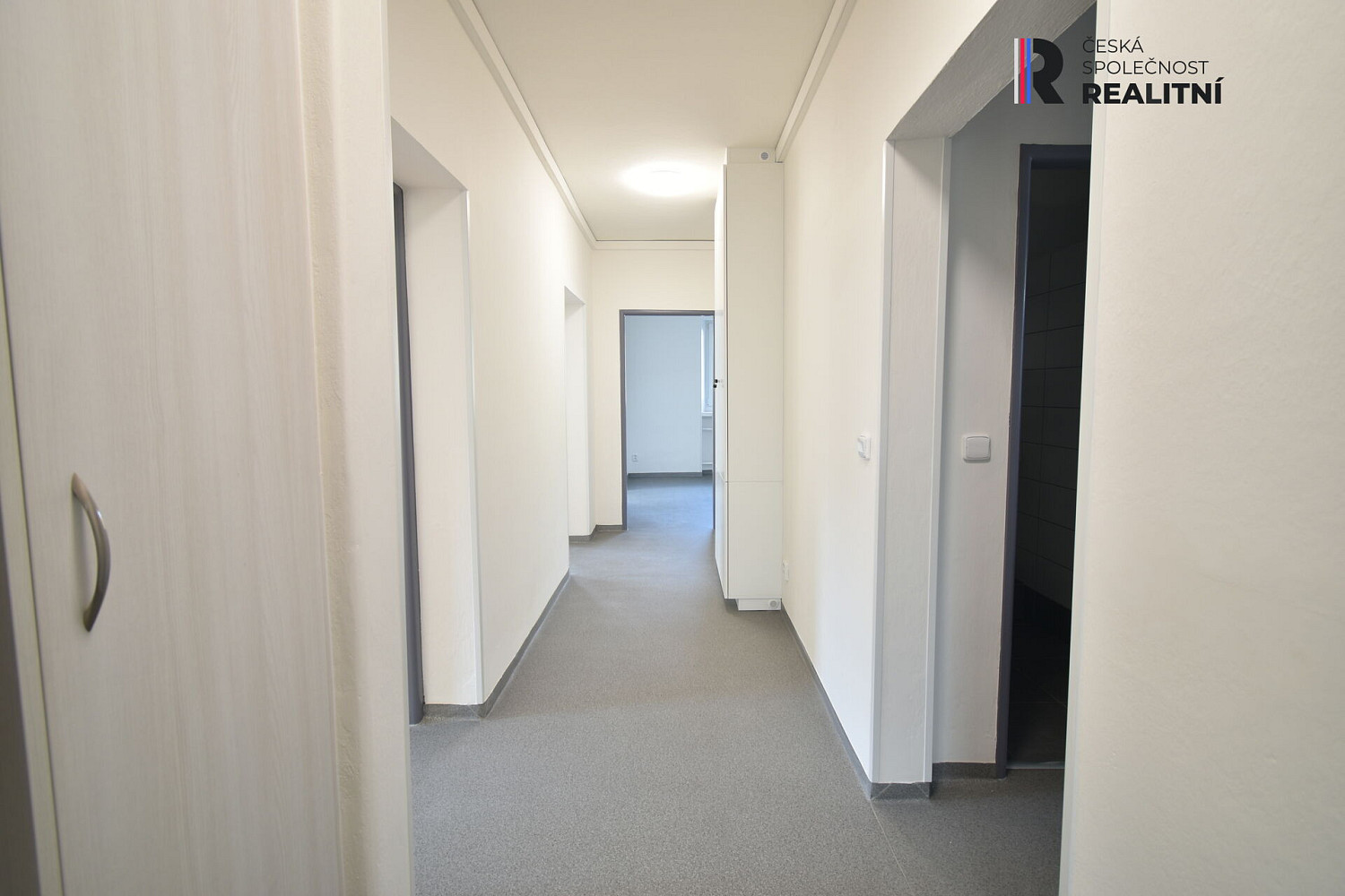 Pronájem bytu 2+1 79 m² – fotografie 2