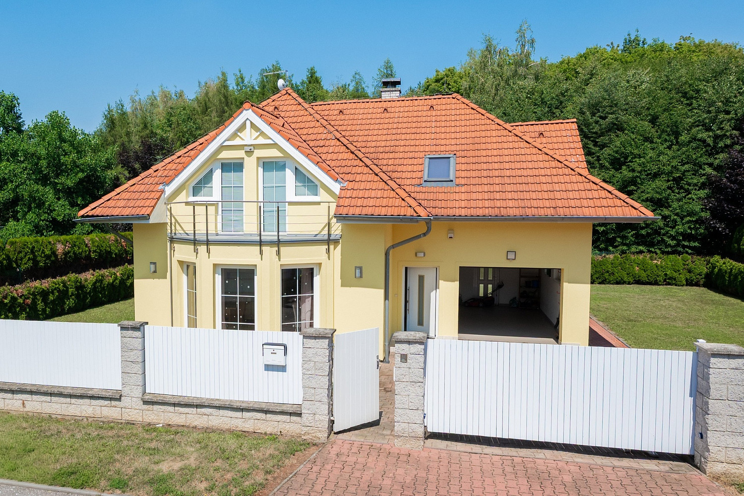 Pronájem domu 179 m² s pozemkem 760 m²