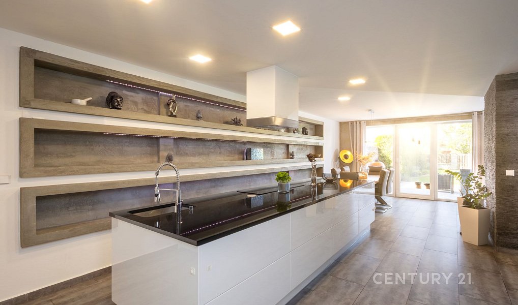 Prodej domu 181 m² s pozemkem 311 m², Kolín – náhled fotky 2