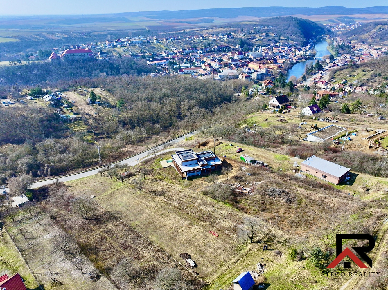 Prodej stavebního pozemku 1 815 m² – pohled 3