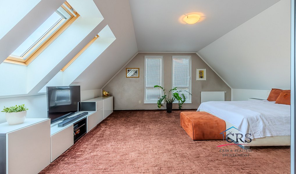 Prodej domu 310 m² s pozemkem 1 176 m², Hostivice – náhled fotky 24