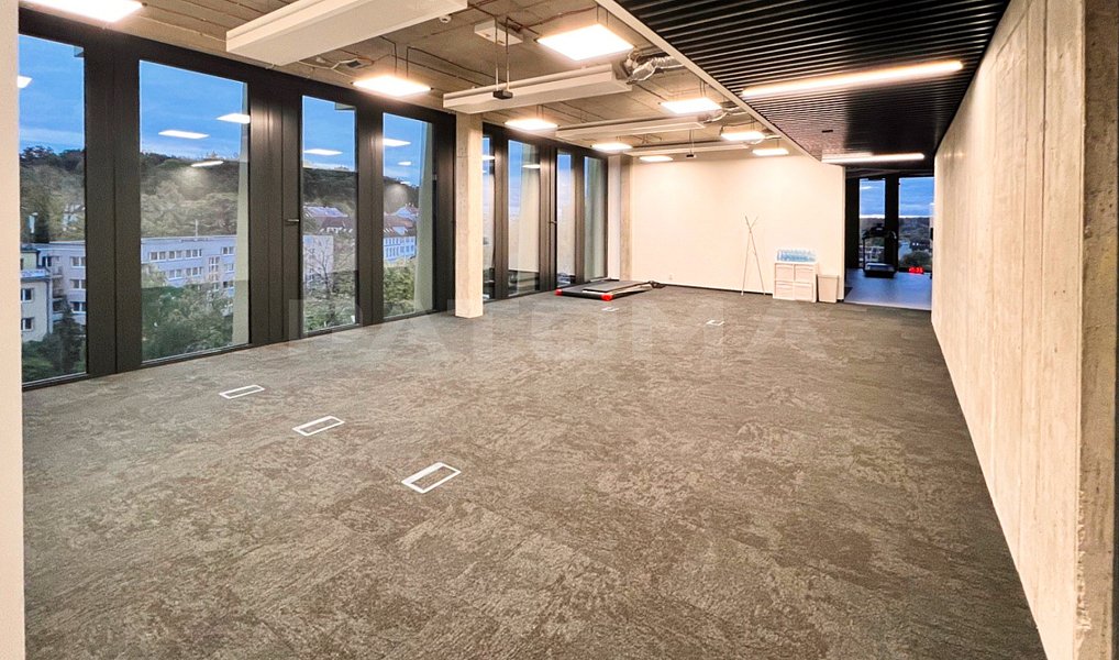 Pronájem kanceláře 284 m², Praha – náhled fotky 2