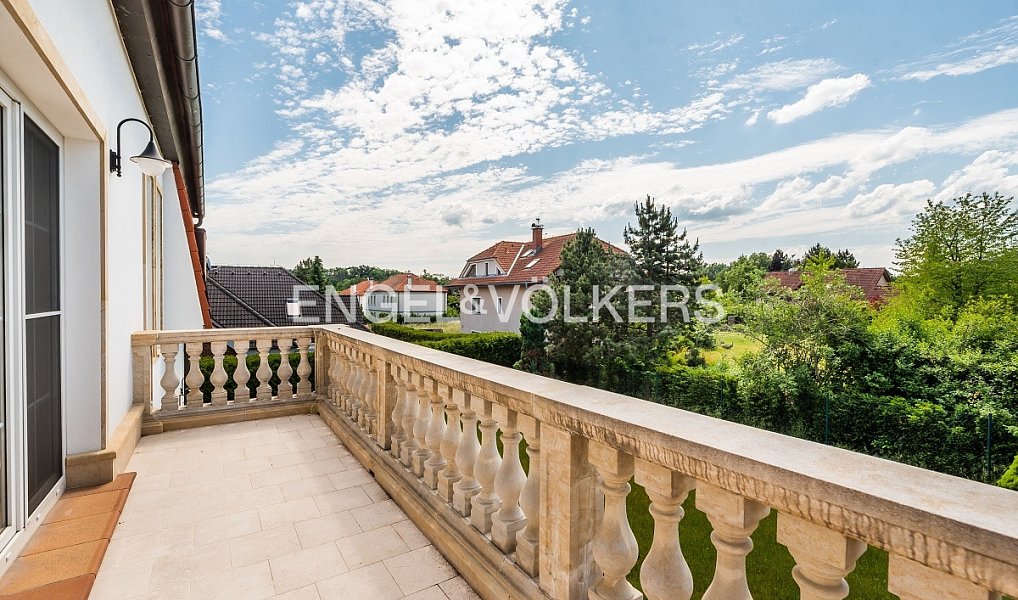Pronájem domu 610 m² s pozemkem 747 m², Průhonice – náhled fotky 3
