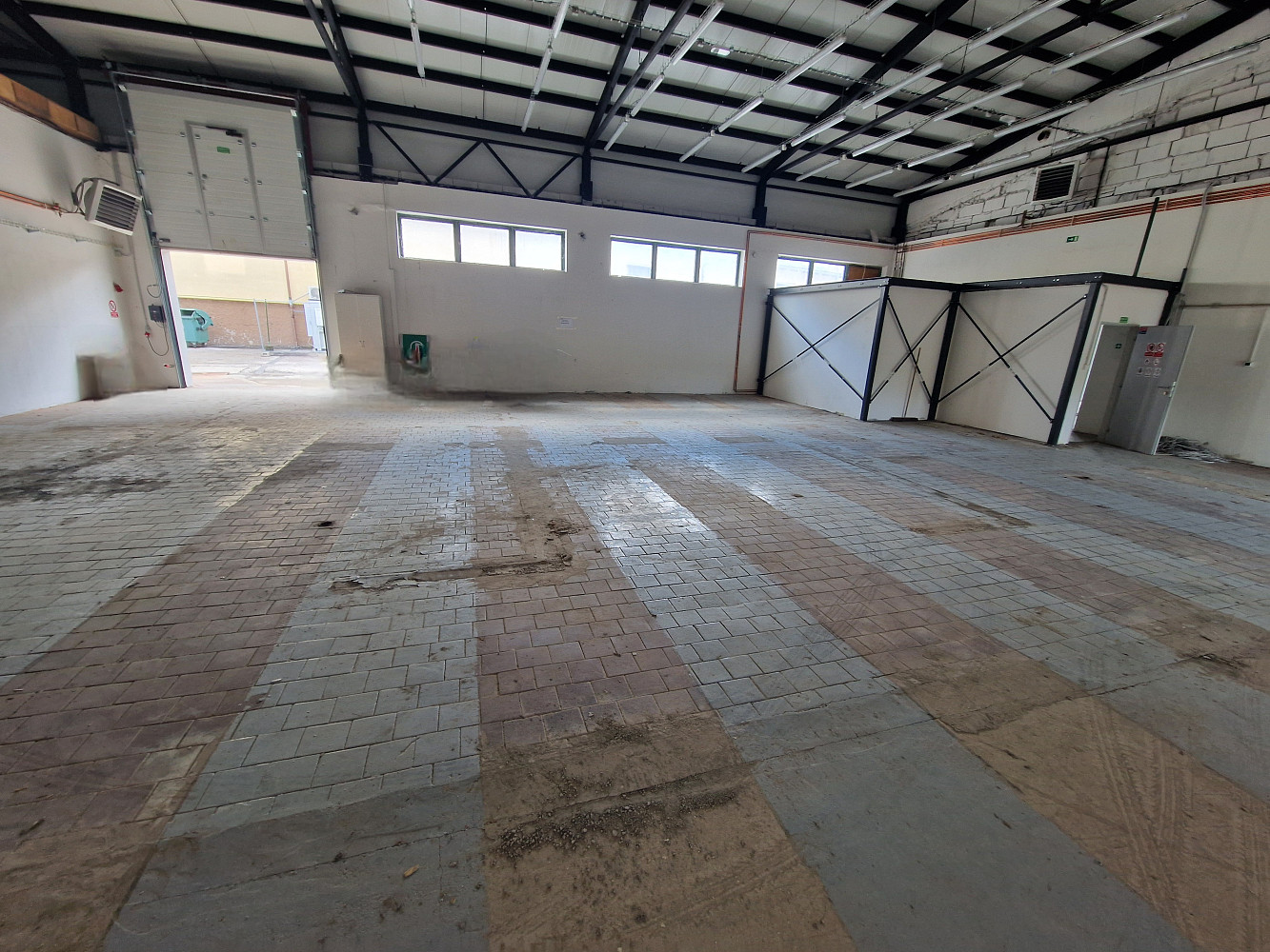 Pronájem výrobních, skladových a prodejních prostor 450 m² Těšínská, Havířov – pohled 3