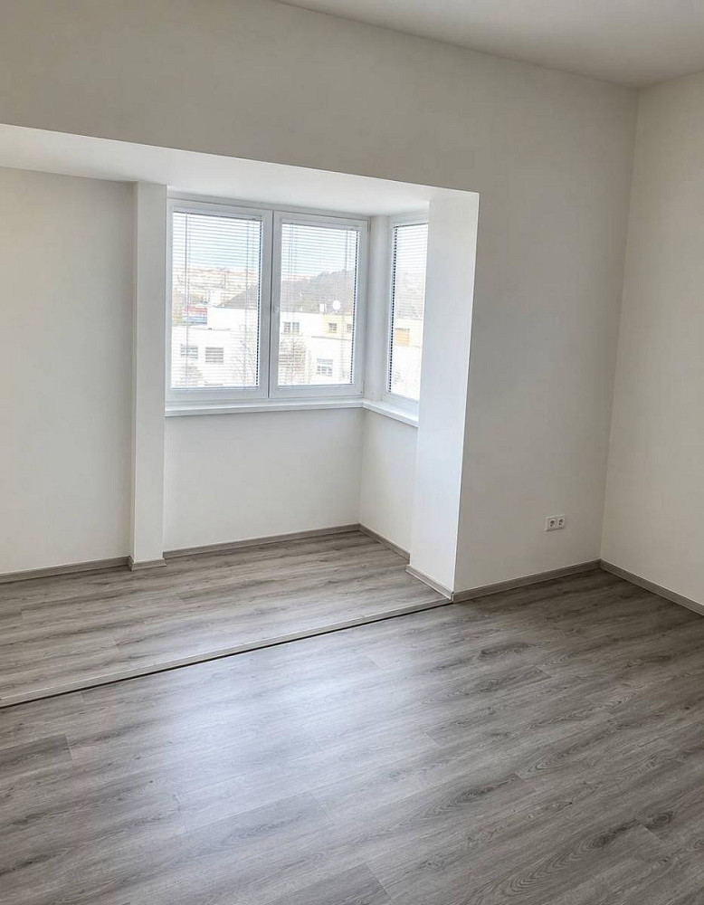 Pronájem bytu 1+kk 28 m² — photo 3