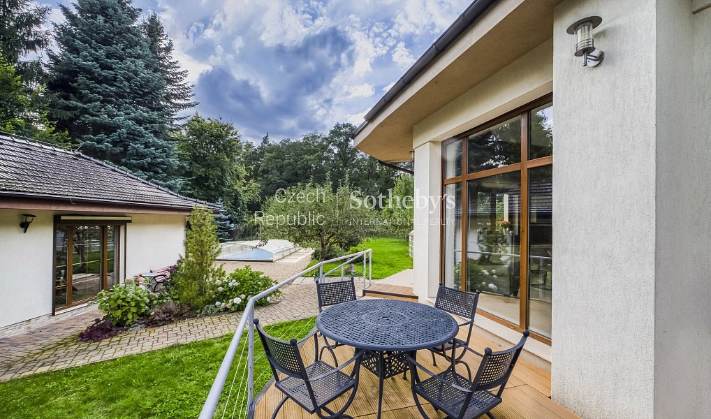 Prodej ubytovacího objektu 320 m², Mukařov – náhled fotky 16