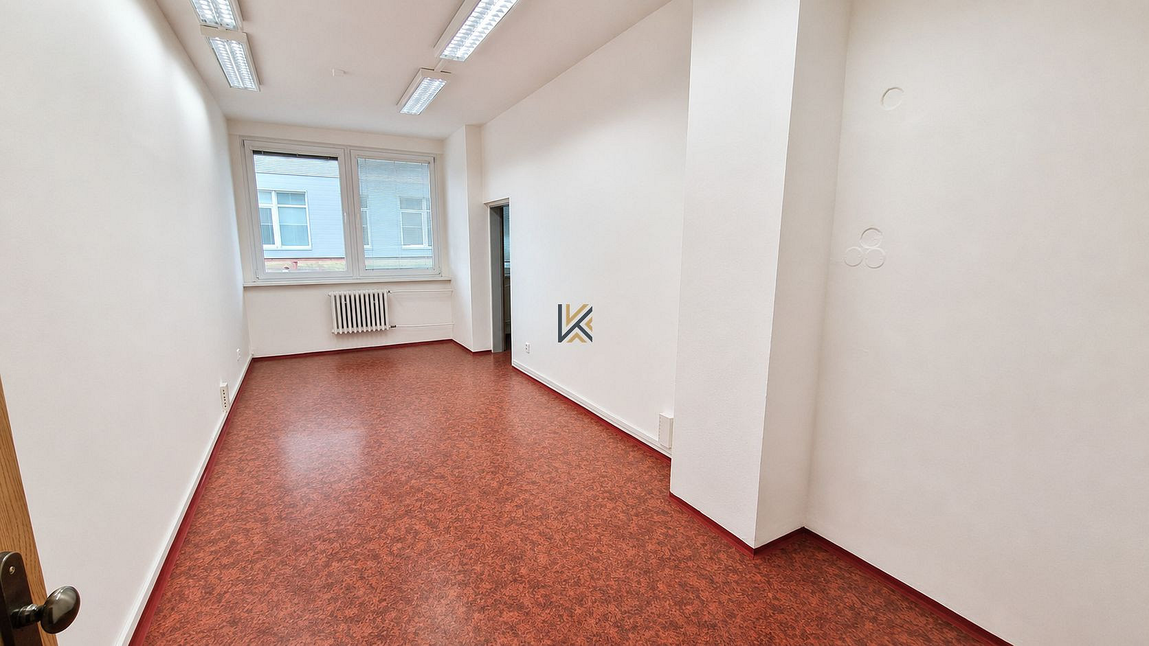 Pronájem obchodních prostor 450 m² – fotografie 2