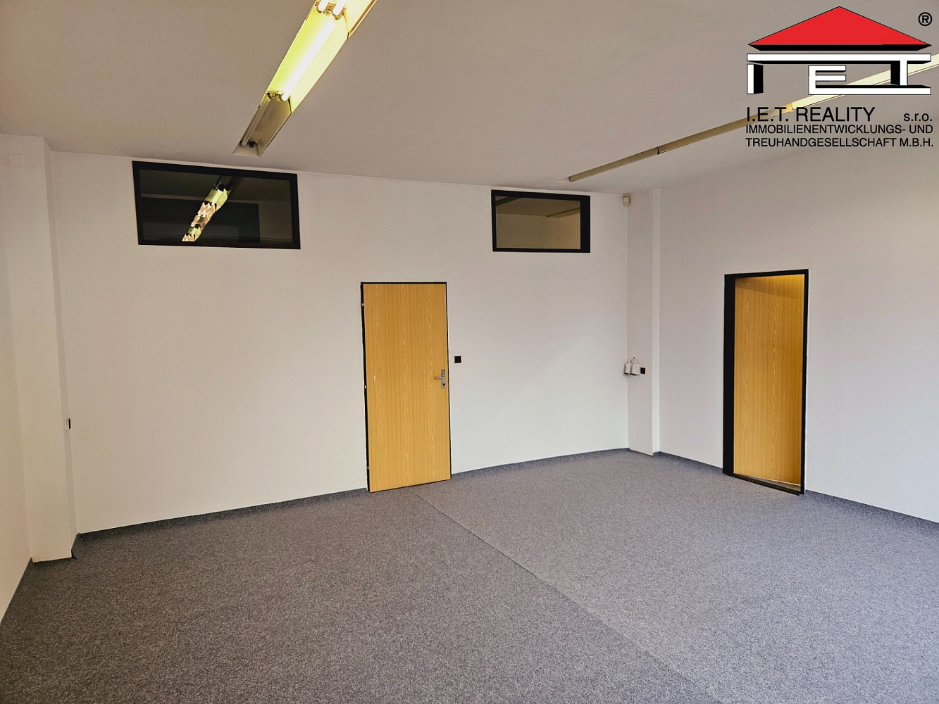 Pronájem kanceláře 300 m² – fotografie 3