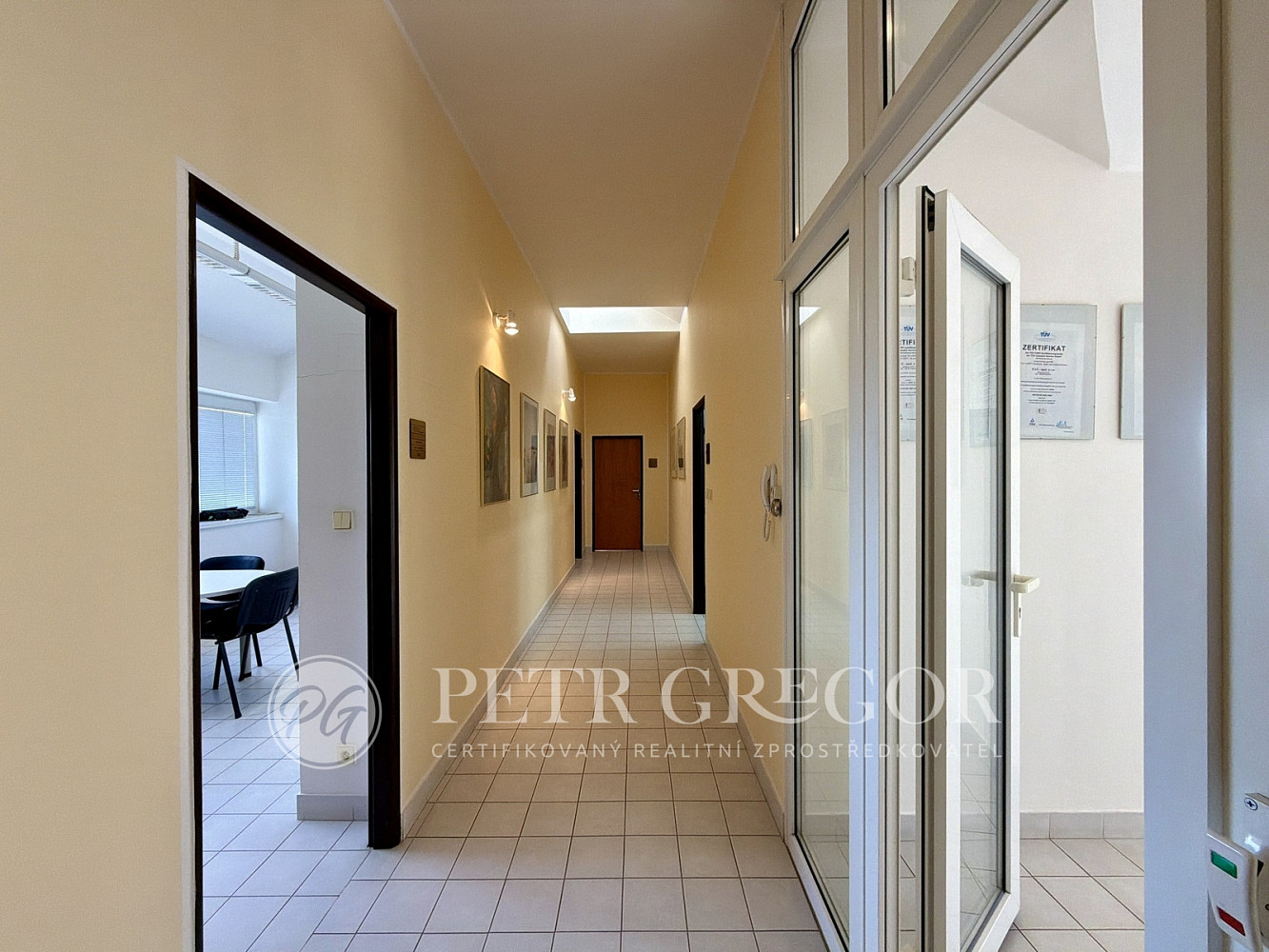 Pronájem kanceláře 109 m² — photo 4