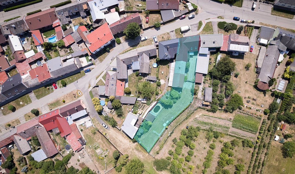 Prodej domu 450 m² s pozemkem 1 140 m², Roštění – náhled fotky 2