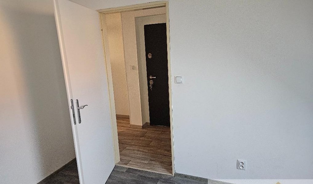 Pronájem bytu 2+kk 75 m², Lubenec – náhled fotky 8