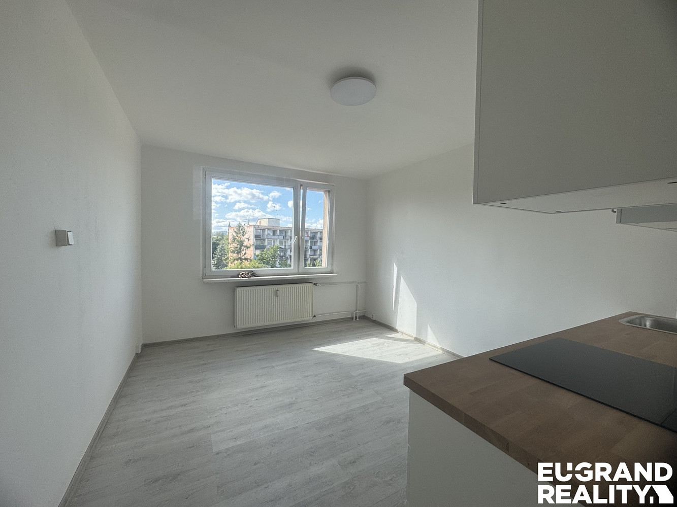 Pronájem bytu 1+kk 22 m² – fotografie 3
