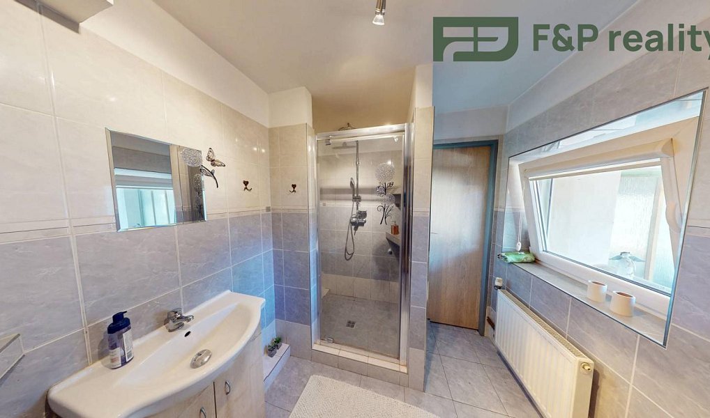 Prodej domu 215 m² s pozemkem 300 m², Žleby – náhled fotky 20