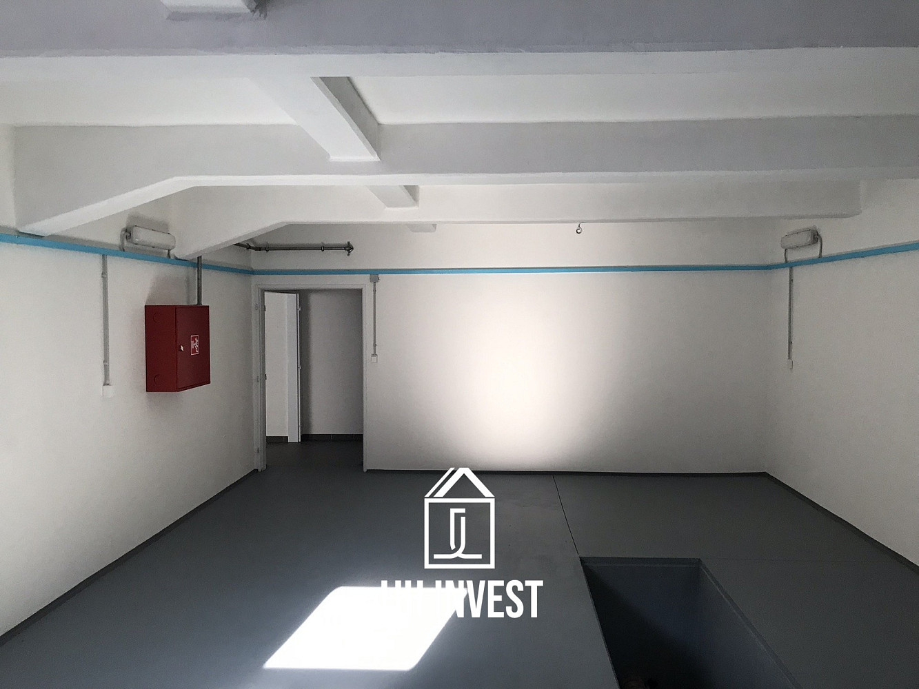 Pronájem garáže / dílny 51 m2 elektro, WC, uzavřený areál, Krásná Lípa