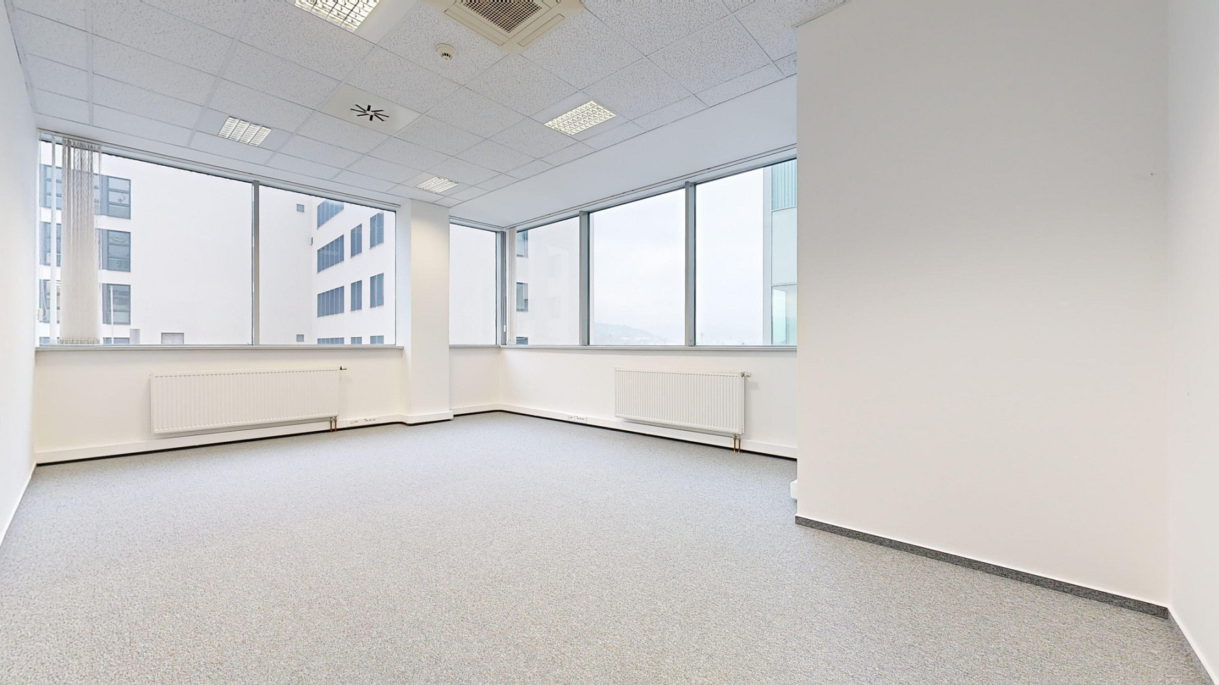 Pronájem kanceláře 338 m²