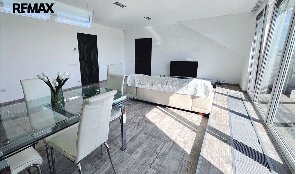 Prodej bytu 4+kk 119 m², Pelhřimov – náhled fotky 2