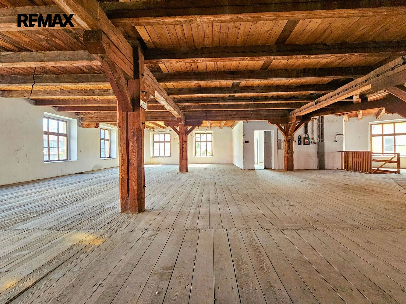 Prodej skladovacích prostor 2 000 m² – fotografie 3